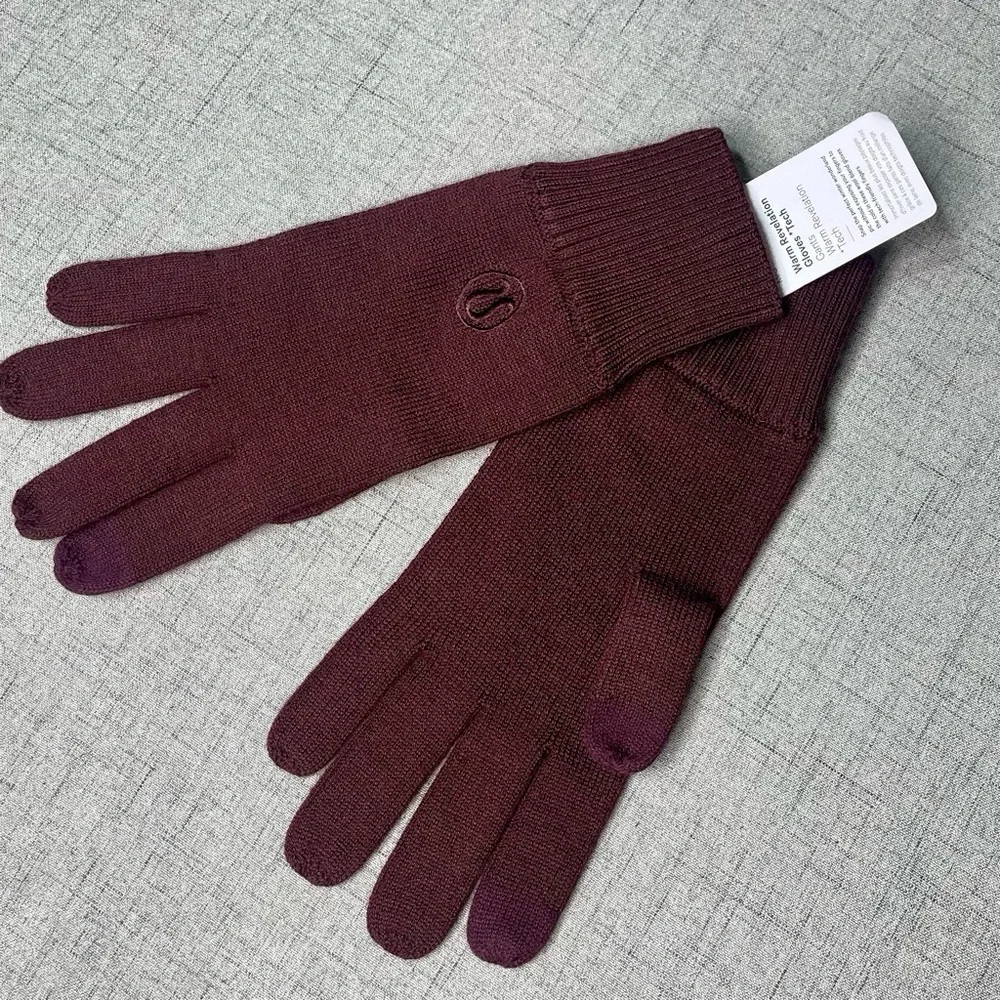Lululemon Warm Revelation Merino Wool Tech Gloves Cassis NWT